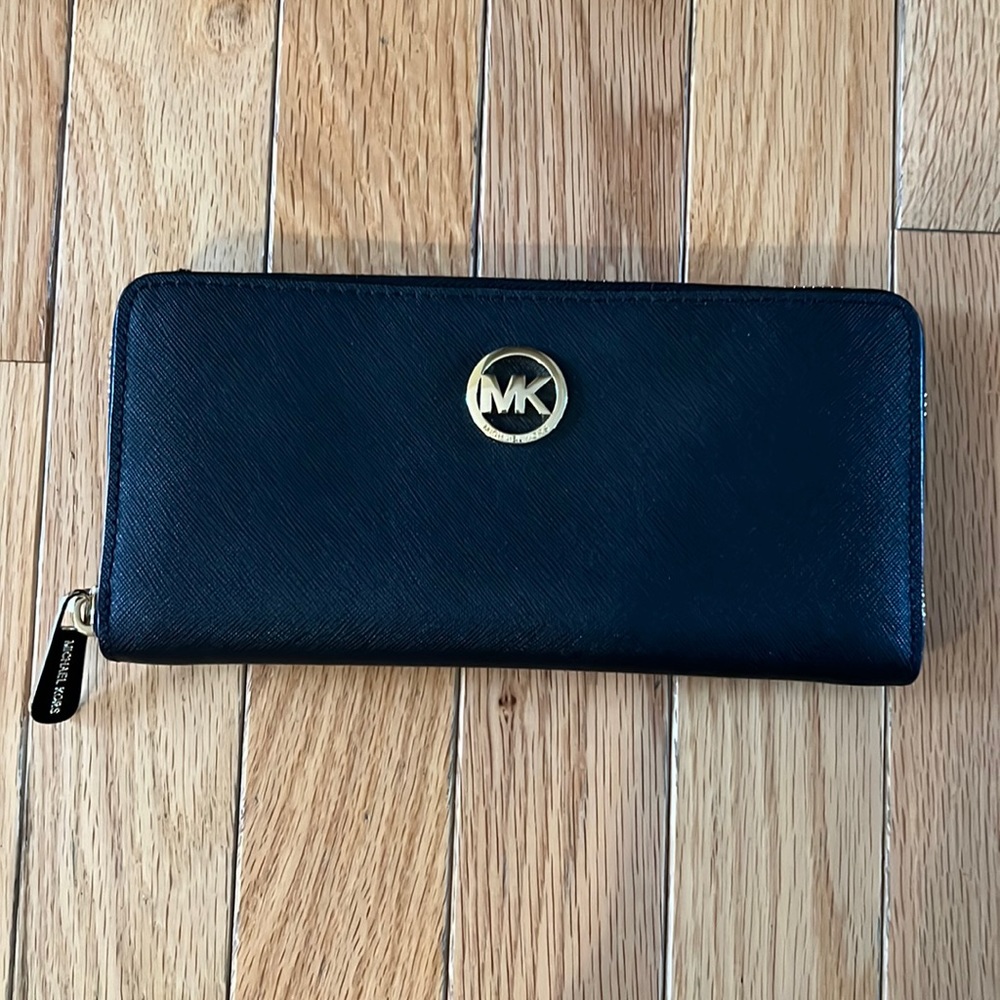 Michael Kors Zipper Wallet